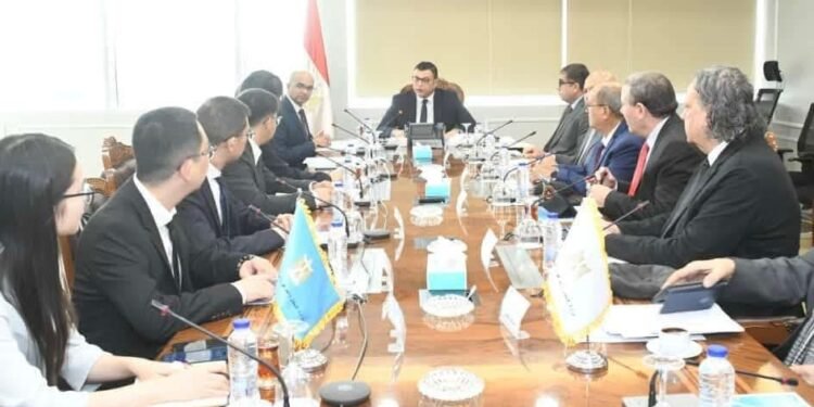 مصر والصين تتباحثان فرص توطين صناعة التحلية وتطوير تقنيات حديثة