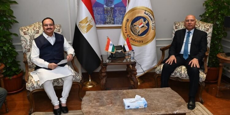 وزير الصناعة : نسعى لشراكات صناعية مع الهند في تصنيع الأسمدة الفوسفاتية والكيماويات