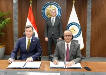 مصر تمد التزامها مع إيني الإيطالية حتى 2040 وتطلق حملة مسح سيزمي