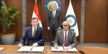 مصر تمد التزامها مع إيني الإيطالية حتى 2040 وتطلق حملة مسح سيزمي