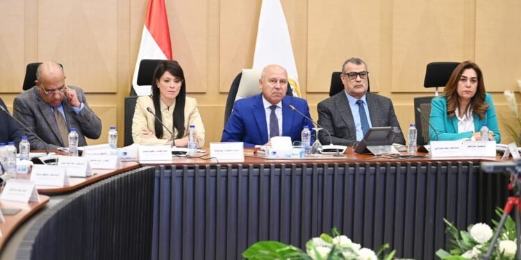 الحكومة توافق على احتياجات الطاقة لـ7 شركات صناعية كبرى بالمنطقة الاقتصادية لقناة السويس