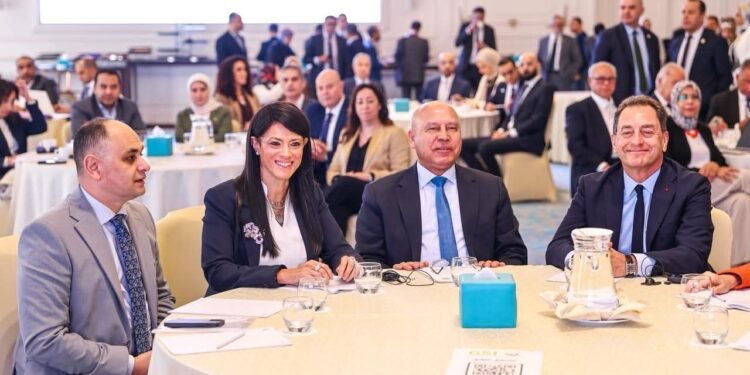 مصر تطلق برنامج الصناعات الخضراء المستدامة بتمويل 271 مليون يورو بمشاركة القطاع الخاص والبنوك