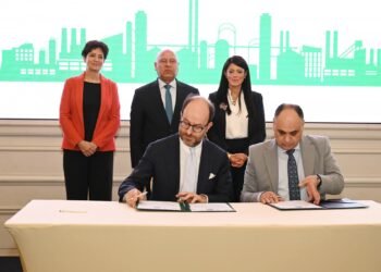 مصر تطلق خطة عاجلة للتحول نحو الصناعة الخضراء وخفض الانبعاثات الكربونية