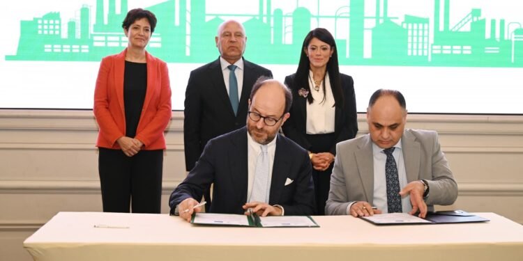 مصر تطلق خطة عاجلة للتحول نحو الصناعة الخضراء وخفض الانبعاثات الكربونية