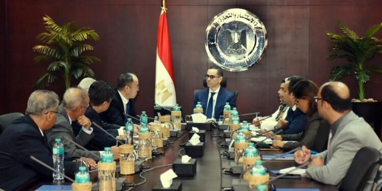 وزير الاستثمار يبحث مع “بروميتيون” خطة ضخ 400 مليون دولار لتوسعات إنتاج الإطارات في مصر