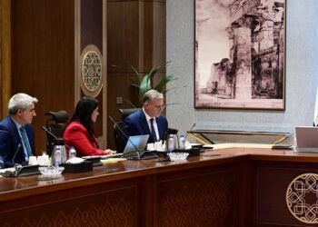 رئيس الوزراء يلتقي مسئولي “أنجلوجولد أشانتي” لمتابعة تطوير منجم السكري للذهب