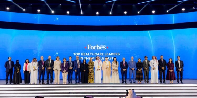 وزير الصحة السعودي يكرم قادة الرعاية الصحية بالشرق الأوسط في ملتقى فوربس بالرياض