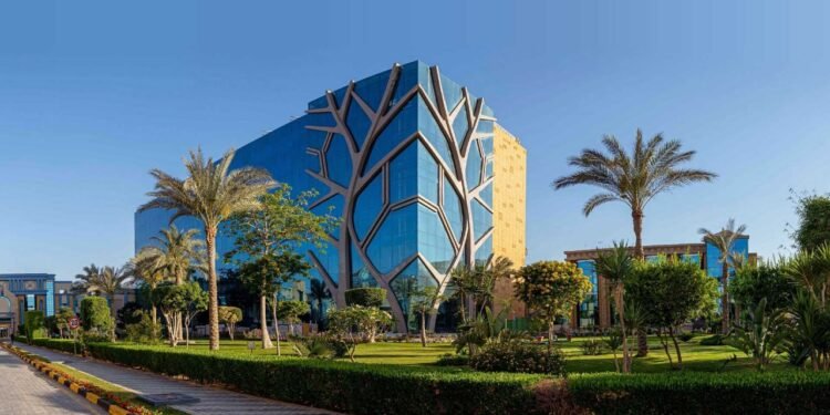 مينافارم وIAVI يوقعات شراكة لتوطين تصنيع اللقاحات والأجسام المضادة في إفريقيا