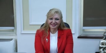 سهر الدماطي : الدولار يمرّ بـ”مرحلة عالمية صعبة”.. وقيمته مرشحة للانخفاض إذا لم تُتخذ إجراءات إصلاح عاجلة