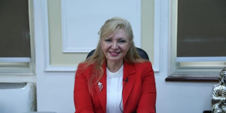 سهر الدماطي : الدولار يمرّ بـ”مرحلة عالمية صعبة”.. وقيمته مرشحة للانخفاض إذا لم تُتخذ إجراءات إصلاح عاجلة