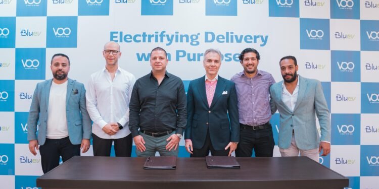 VOO بالشراكة مع Blu EV تطلق أول منظومة دليڤري كهربائية في مصر بتقنية تبديل البطاريات الذكية