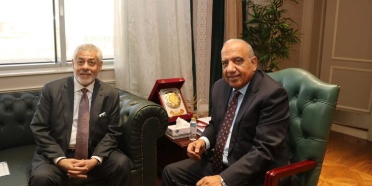 وزير الكهرباء يلتقي AMEA POWER لتعزيز التعاون في الطاقة المتجددة وتخزين 600 ميجاوات ساعة بطاريات