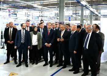 مدبولي يتفقد خطوط إنتاج “ليوني مصر” ببدر ويُعلن تدشين مجمع صناعي جديد يدخل الخدمة 2027