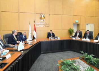 وزير الإسكان يتابع التنفيذ النهائي لمنطقة الأعمال المركزية بالعاصمة الجديدة ويشدد على الالتزام بالجودة