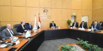 وزير الإسكان يتابع التنفيذ النهائي لمنطقة الأعمال المركزية بالعاصمة الجديدة ويشدد على الالتزام بالجودة