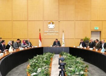 وزير الإسكان يوجه بالإسراع في تقنين أوضاع الأراضي المضافة لبناء مجتمعات عمرانية مخططة