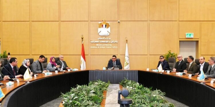 وزير الإسكان يوجه بالإسراع في تقنين أوضاع الأراضي المضافة لبناء مجتمعات عمرانية مخططة