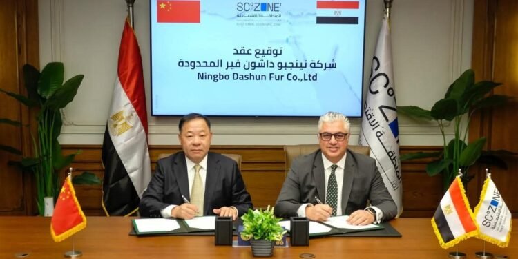 اقتصادية قناة السويس توقّع عقدًا جديدًا مع “Ningbo Dashun Fur” الصينية
