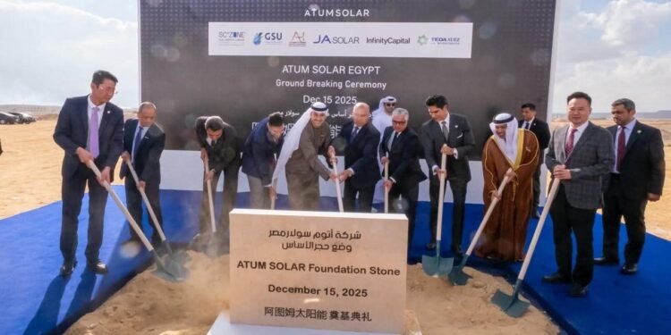 اقتصادية قناة السويس تشهد وضع حجر أساس مجمع «أتوم سولار» باستثمارات 220 مليون دولار