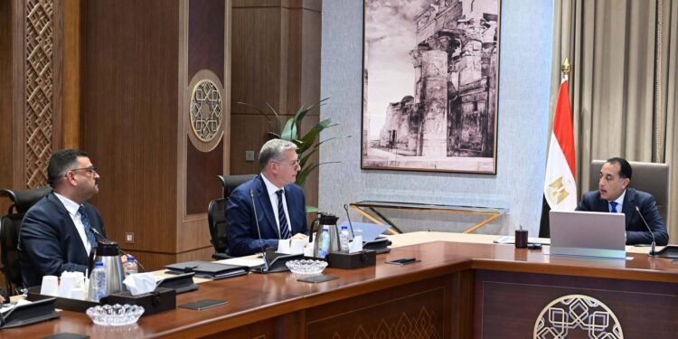 مدبولي يتابع جهود جذب المستثمرين للمنطقة الاقتصادية للمثلث الذهبي