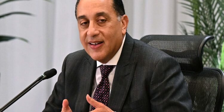 رئيس الوزراء: الإسراع بتشغيل مشروعات “حياة كريمة” أولوية لتحسين جودة الحياة بالريف