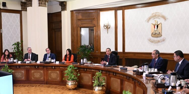 الحكومة: تشغيل 75% من مشروعات المرحلة الأولى بمبادرة حياة كريمة