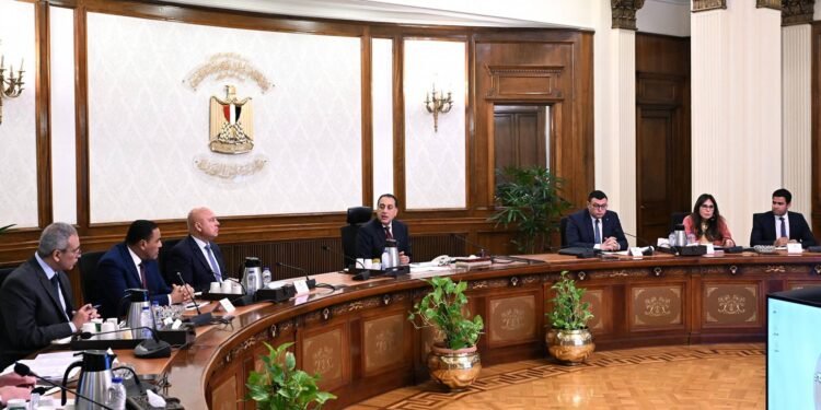 رئيس الوزراء : الإسراع بتنفيذ مشروعات البنية التحتية والخدمات بشمس الحكمة