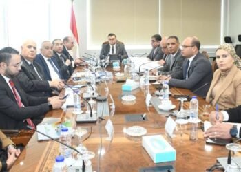 الإسكان: خطة متكاملة لتطوير النقل الداخلي وربطه بشبكة النقل القومية