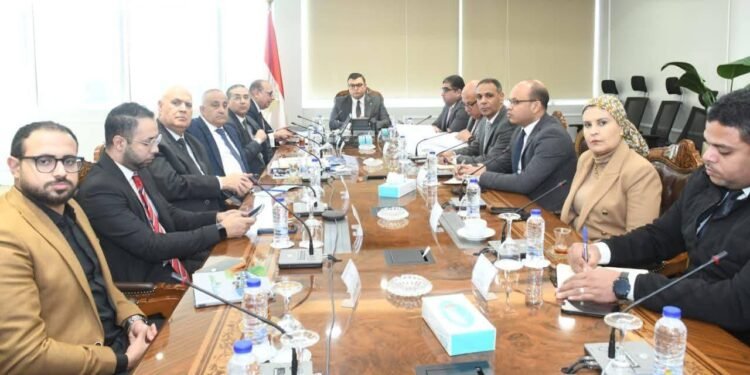 الإسكان: خطة متكاملة لتطوير النقل الداخلي وربطه بشبكة النقل القومية