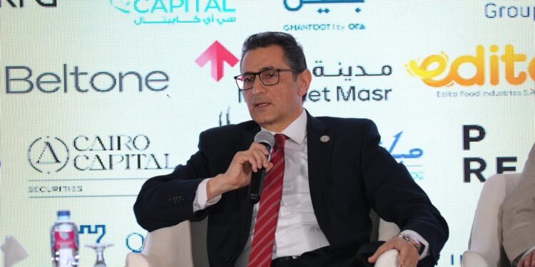 أحمد عبد الحافظ: معدل الإدخار في مصر لا يتجاوز 15% مقارنة بـ 25% للمتوسط العالمي
