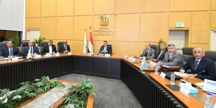 وزير الإسكان يتابع الموقف التنفيذي لمشروعات المبادرة الرئاسية “حياة كريمة” لتطوير قرى الريف المصري