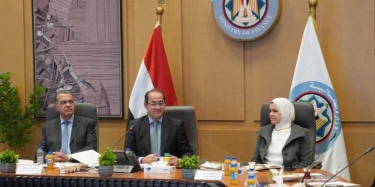 وزير المالية: توسيع القاعدة الاقتصادية والإنتاجية والتصديرية والضريبية والجمركية من خلال تحفيز القطاع الخاص على النمو