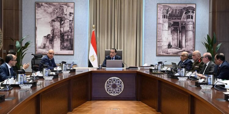 رئيس الوزراء يتابع تنفيذ أعمال اللجنة المشتركة لتصويب تواجدات طرح النهر