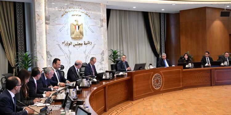 رئيس الوزراء يتابع جهود تيسير دخول السائحين  لزيادة الأعداد إلى 30 مليون سائح سنويًا