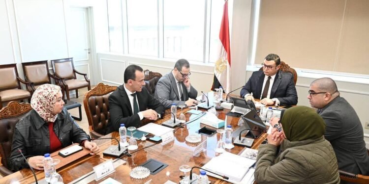 وزير الإسكان يشدد على سرعة إنجاز مشروعات التطوير بمنطقة ماسبيرو