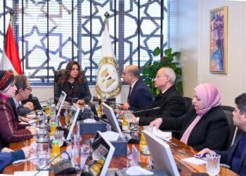 وزيرة البيئة تبحث مستجدات إعداد خطة الاستجابة المتدرجة لإدارة نوبات تلوث الهواء الحادة
