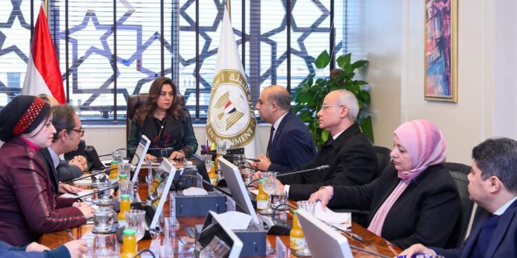 وزيرة البيئة تبحث مستجدات إعداد خطة الاستجابة المتدرجة لإدارة نوبات تلوث الهواء الحادة