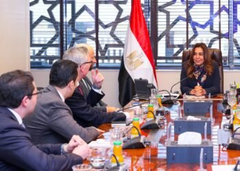 وزيرة البيئة توجه بالإسراع في تقييم الأثر البيئي لمشروع توليد الكهرباء من الرياح بالبحر الأحمر