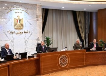 رئيس الوزراء: افتتاح 9 مصانع و3 مشروعات طاقة شمسية وتفقد 5 مستشفيات خلال أسبوع