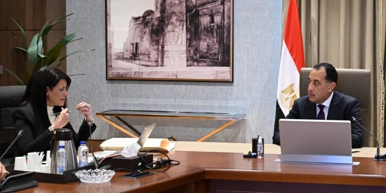 رئيس الوزراء يوجّه بإعداد برنامج تنفيذي لترجمة مستهدفات «السردية الوطنية للتنمية الشاملة»