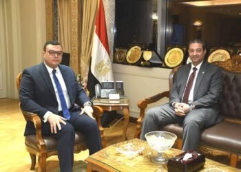 وزير الإسكان ومحافظ دمياط يناقشان الموقف التنفيذي لمشروعات المياه والإسكان بالمحافظة