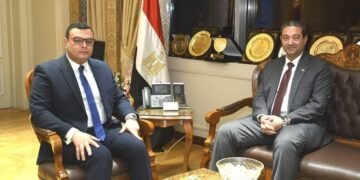 وزير الإسكان ومحافظ دمياط يناقشان الموقف التنفيذي لمشروعات المياه والإسكان بالمحافظة