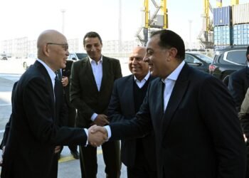 مدبولي: تشغيل محطة البحر الأحمر للحاويات خطوة فارقة في تحويل مصر لمركز إقليمي للنقل واللوجستيات