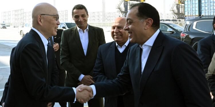 مدبولي: تشغيل محطة البحر الأحمر للحاويات خطوة فارقة في تحويل مصر لمركز إقليمي للنقل واللوجستيات