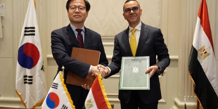 مصر وكوريا الجنوبية توقعان بيانًا مشتركًا لبدء مفاوضات اتفاقية الشراكة الاقتصادية الشاملة