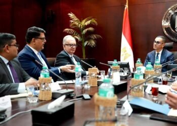 وزير الاستثمار يبحث مع “ايفولف” و”ستونيكس” خطط التوسع في قطاع الذهب بمصر
