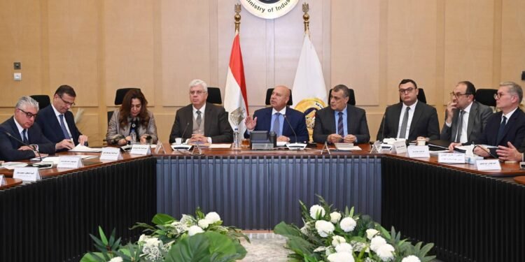 الحكومة توافق على طرح 3 رخص لإنشاء مصانع أسمنت جديدة لتلبية احتياجات السوق المحلي