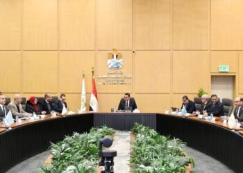 الإسكان تبحث خطط تسويق مشروعات العلمين الجديدة والعاصمة الإدارية والمنصورة الجديدة ومثلث ماسبيرو