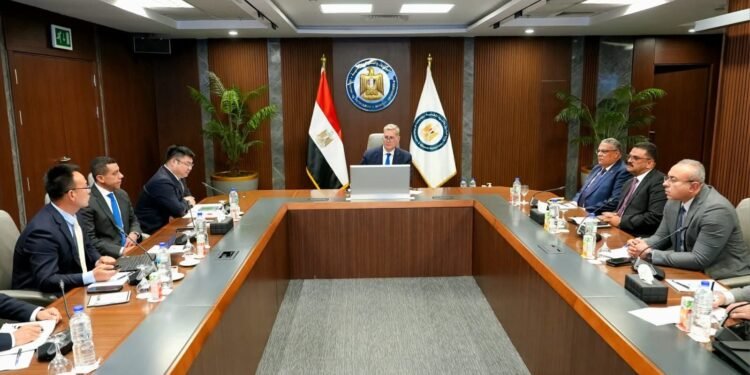 البترول تبحث مع “شينج فا” الصينية استثمار 2 مليار دولار في التعدين وصناعات القيمة المضافة للفوسفات