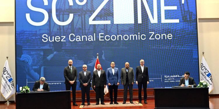 رئيس الوزراء يوقع عقود مشروعين في مجال الطاقة المتجددة وتصنيع مكوناتها محليًا باستثمارات تزيد على 1.8 مليار دولار